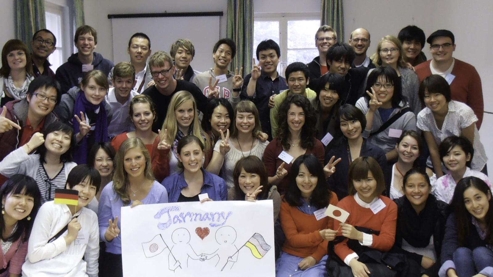 Japanese and German pupils posing for a group photo